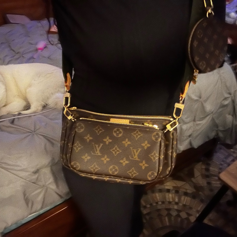 Louis Vuitton Monogram Crossbody with Green Strap - Picture 8 of 10